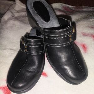 Clarks Black Leather Mules with Buckle Detail#515
